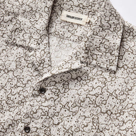 material shot of the collar on The Short Sleeve Hawthorne in Tide Pool