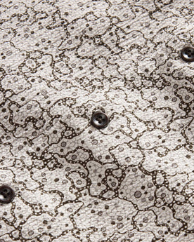 material shot of the buttons on The Short Sleeve Hawthorne in Tide Pool, Wovens by Taylor Stitch