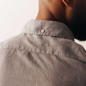 fit model showing off the collar on The Jack in Overcast Linen
