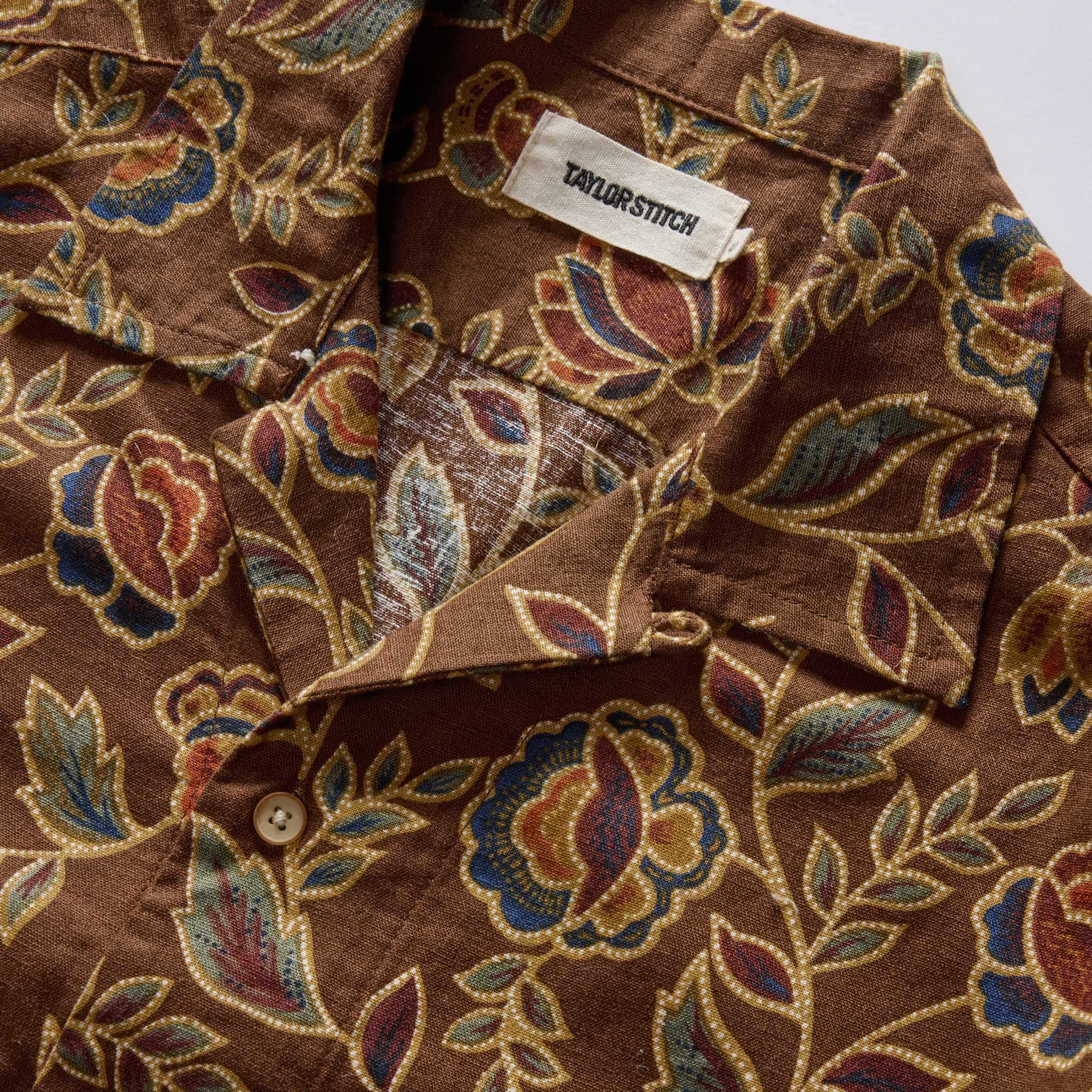 material shot of the collar on The Short Sleeve Davis Shirt in Burnt Toffee Print, Wovens by Taylor Stitch