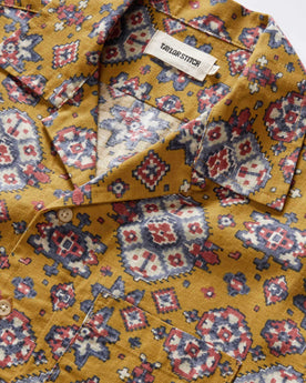 material shot of the collar on The Short Sleeve Davis Shirt in Tarnished Gold Print, Wovens by Taylor Stitch