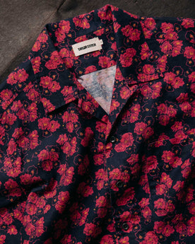 material shot of the collar on The Hawthorne Shirt in Cactus Floral, Wovens by Taylor Stitch