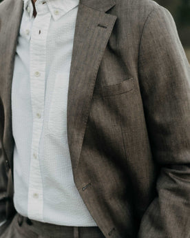 fit model showing off the collar on The Stevens Sportcoat in Coffee Linen Herringbone, Outerwear by Taylor Stitch