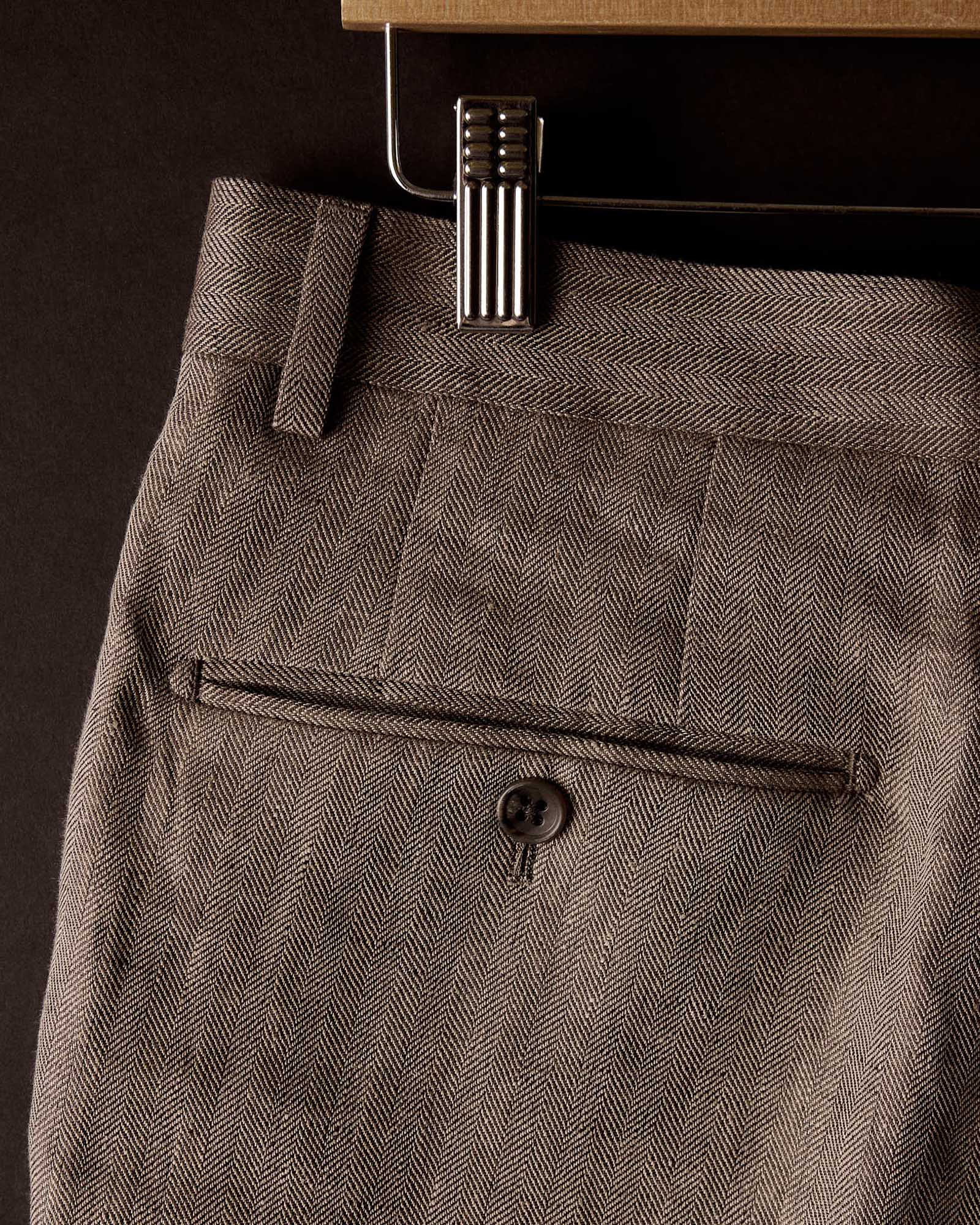 editorial image of the back pocket The Stevens Trouser in Coffee Linen Herringbone, Bottoms by Taylor Stitch