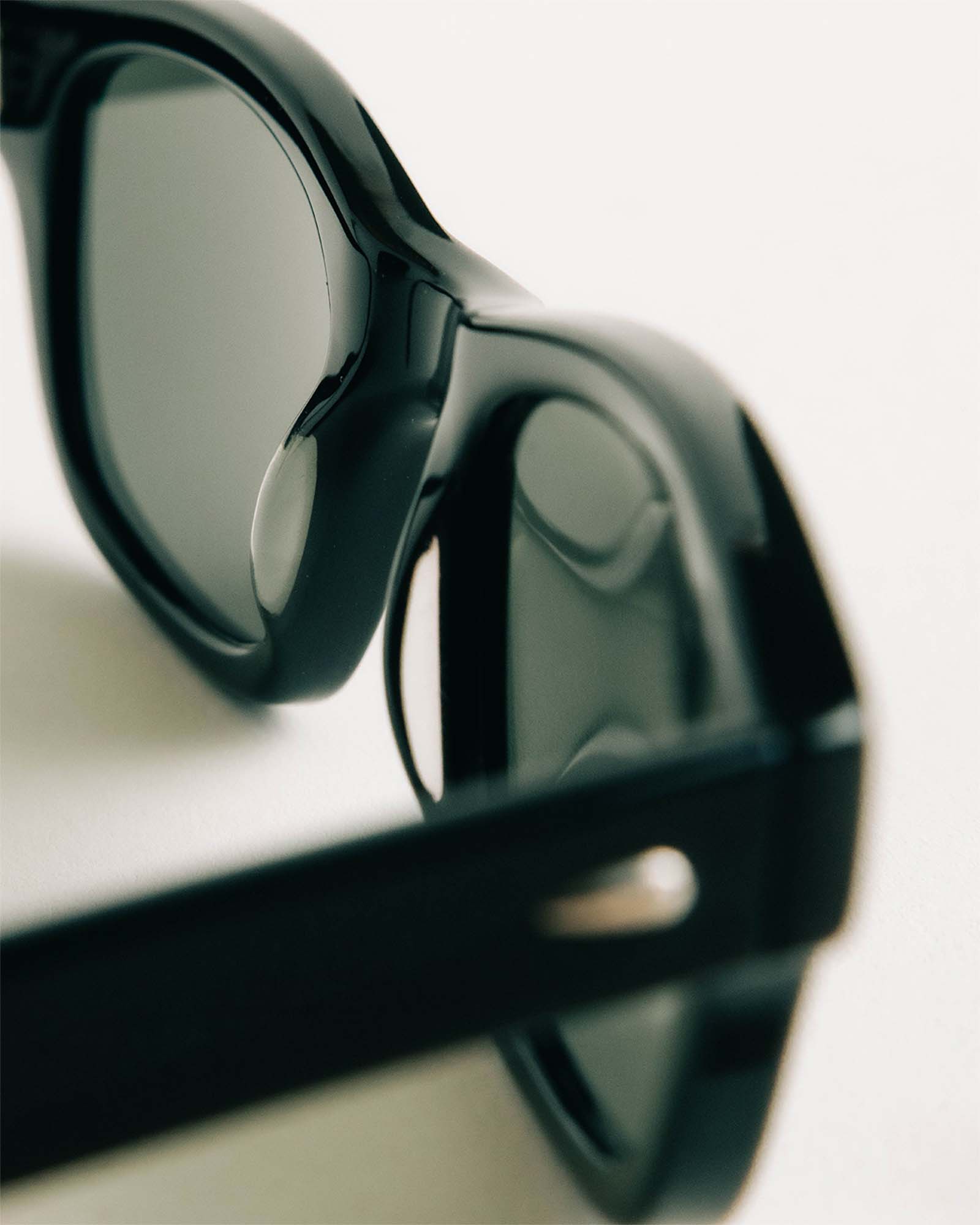 material shot of the joint on The Sergio in Black, Accessories by Taylor Stitch