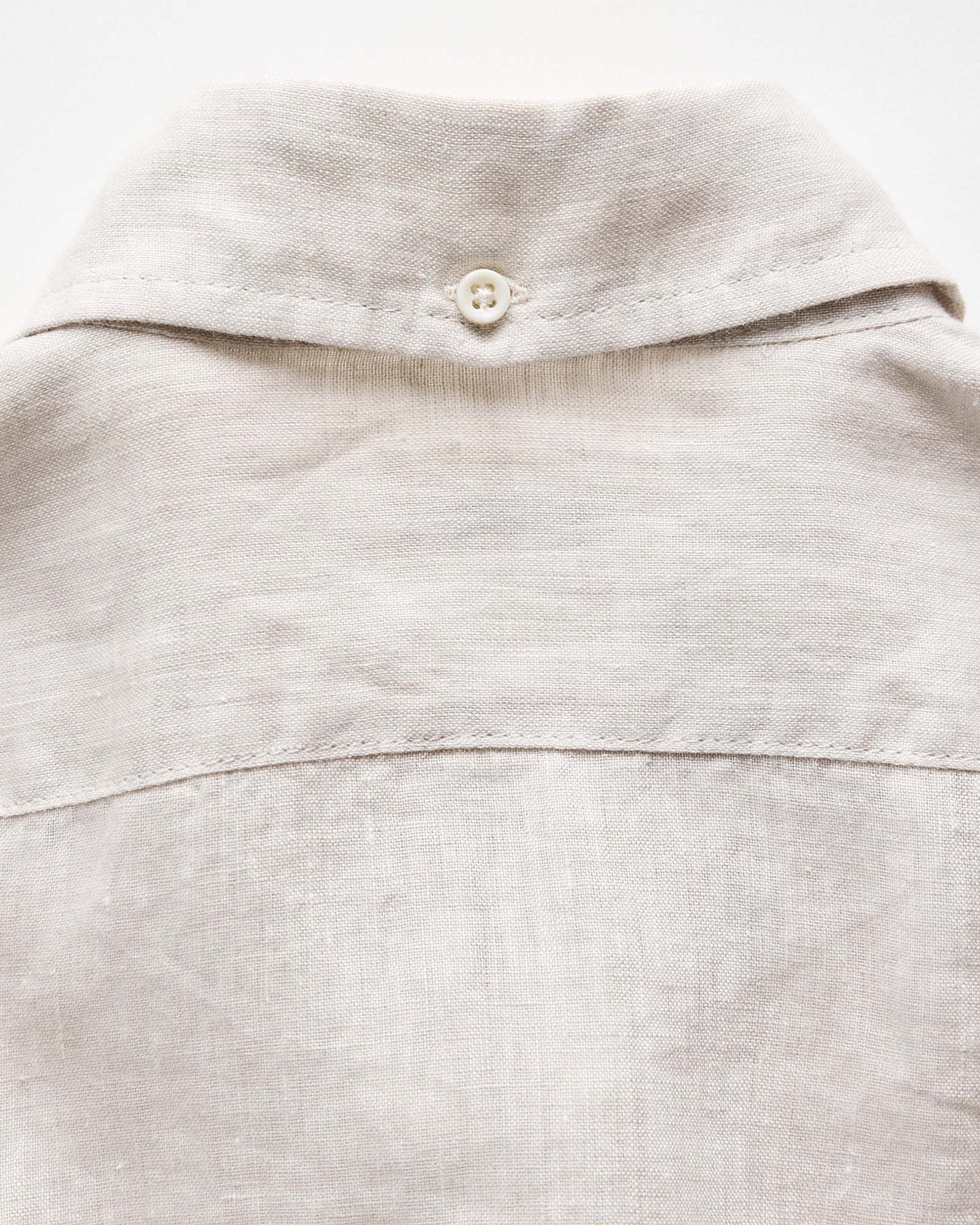 material shot of the back collar on The Jack in Flax Linen, Wovens by Taylor Stitch