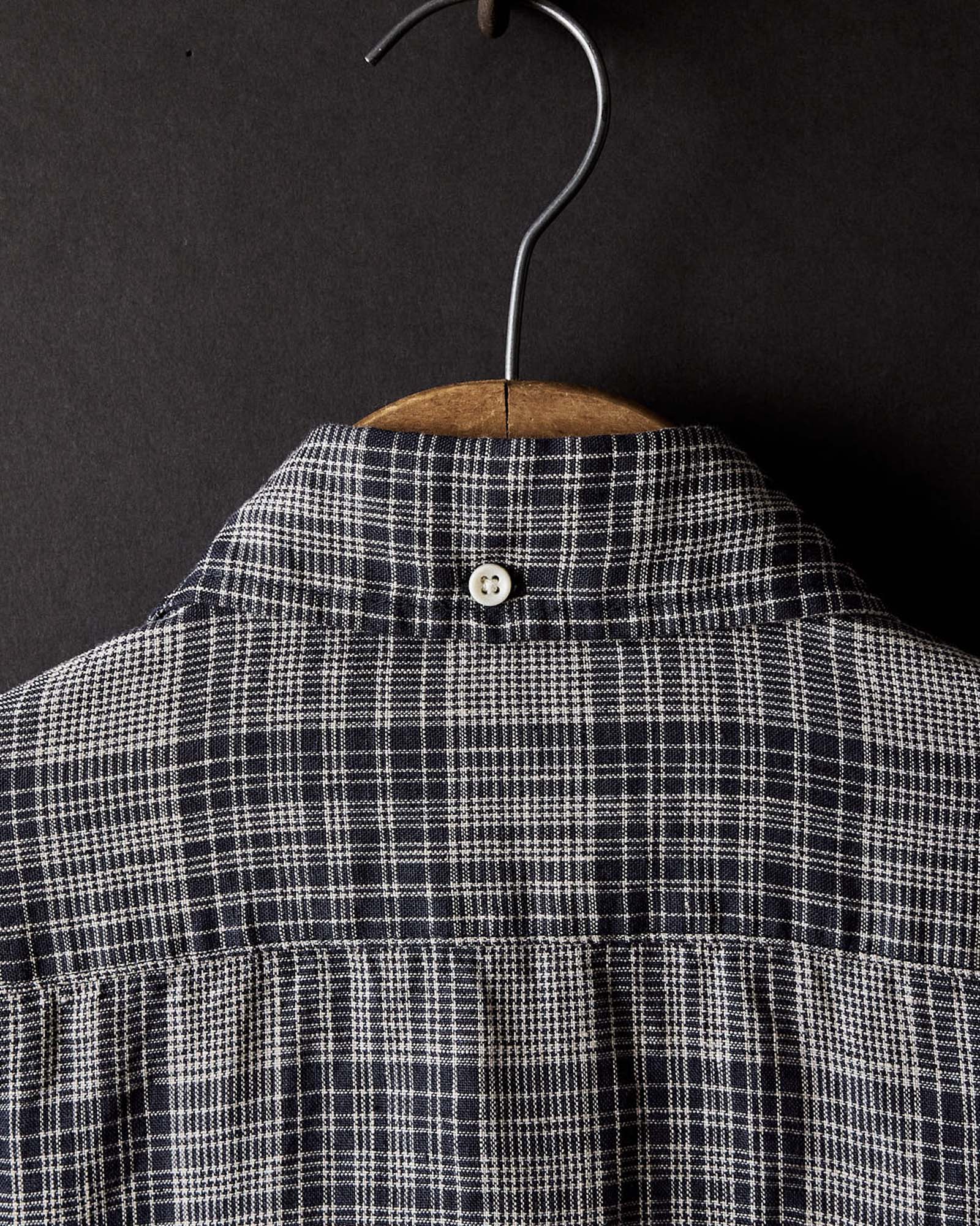 material shot of the back collar on The Jack in Navy Plaid Linen, Wovens by Taylor Stitch