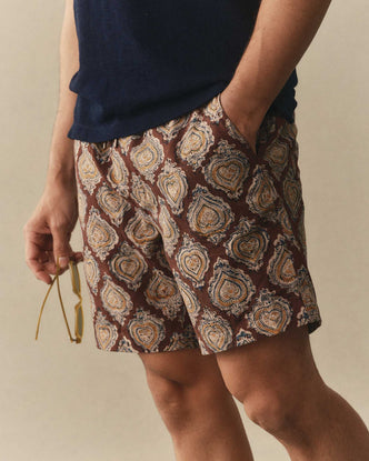 fit model with his hand in his pocket wearing The Apres Short in Sangria Block Print