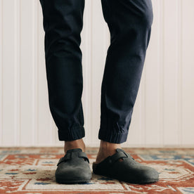 fit model showing off cuffs on The Apres Pant in Navy Twist Jaspe Twill