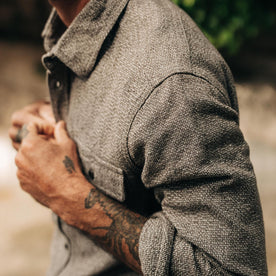 fit model buttoning up The Ledge Shirt in Granite Linen Tweed
