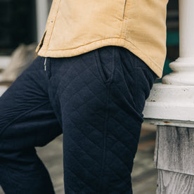 fit model showing the quilted pattern on The Quilted Jersey Pant in Midnight Heather