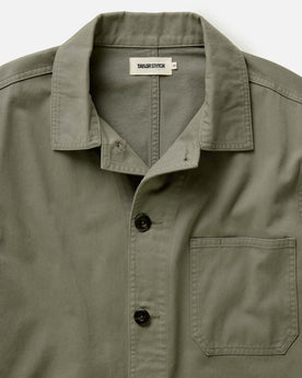 material shot of the collar on The Ojai Jacket in Organic Smoked Olive Foundation Twill, Outerwear by Taylor Stitch