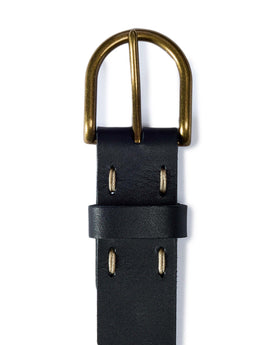 flatlay of the buckle on The Foundation Belt in Black, Accessories by Taylor Stitch