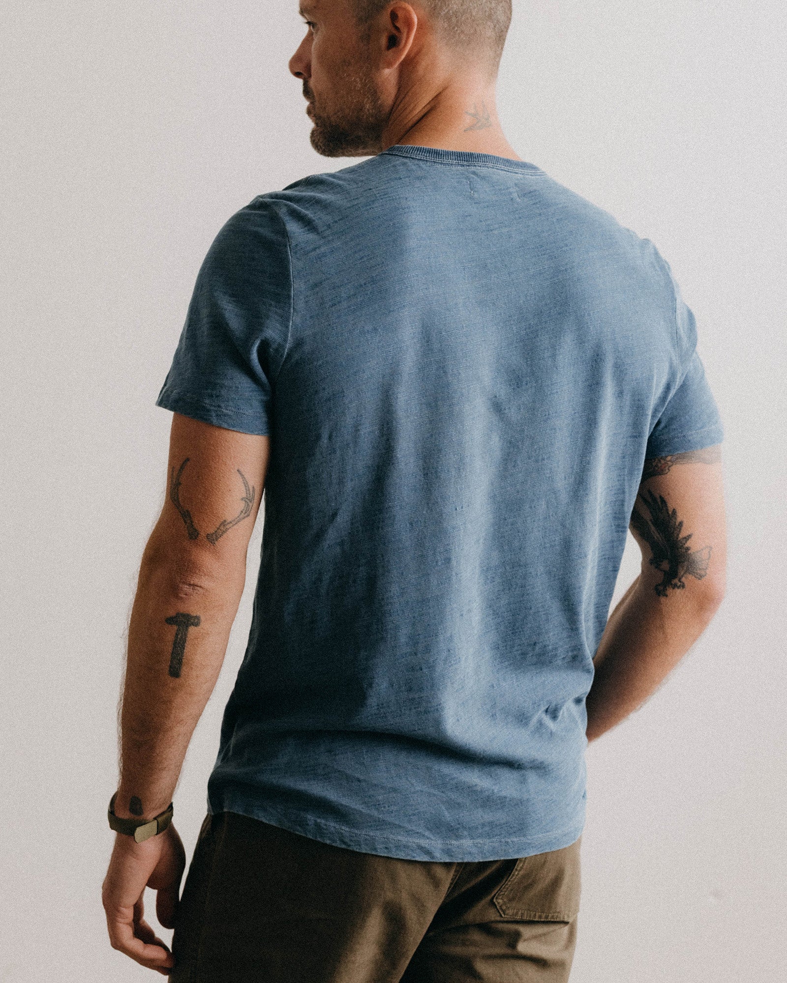 fit model showing off the back of The Organic Cotton Tee in Washed Indigo, Knits by Taylor Stitch