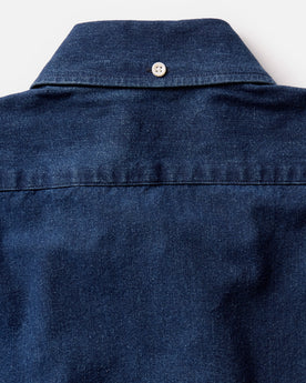 editorial image of the back collar on The Jack in Rinsed Indigo Oxford, Wovens by Taylor Stitch