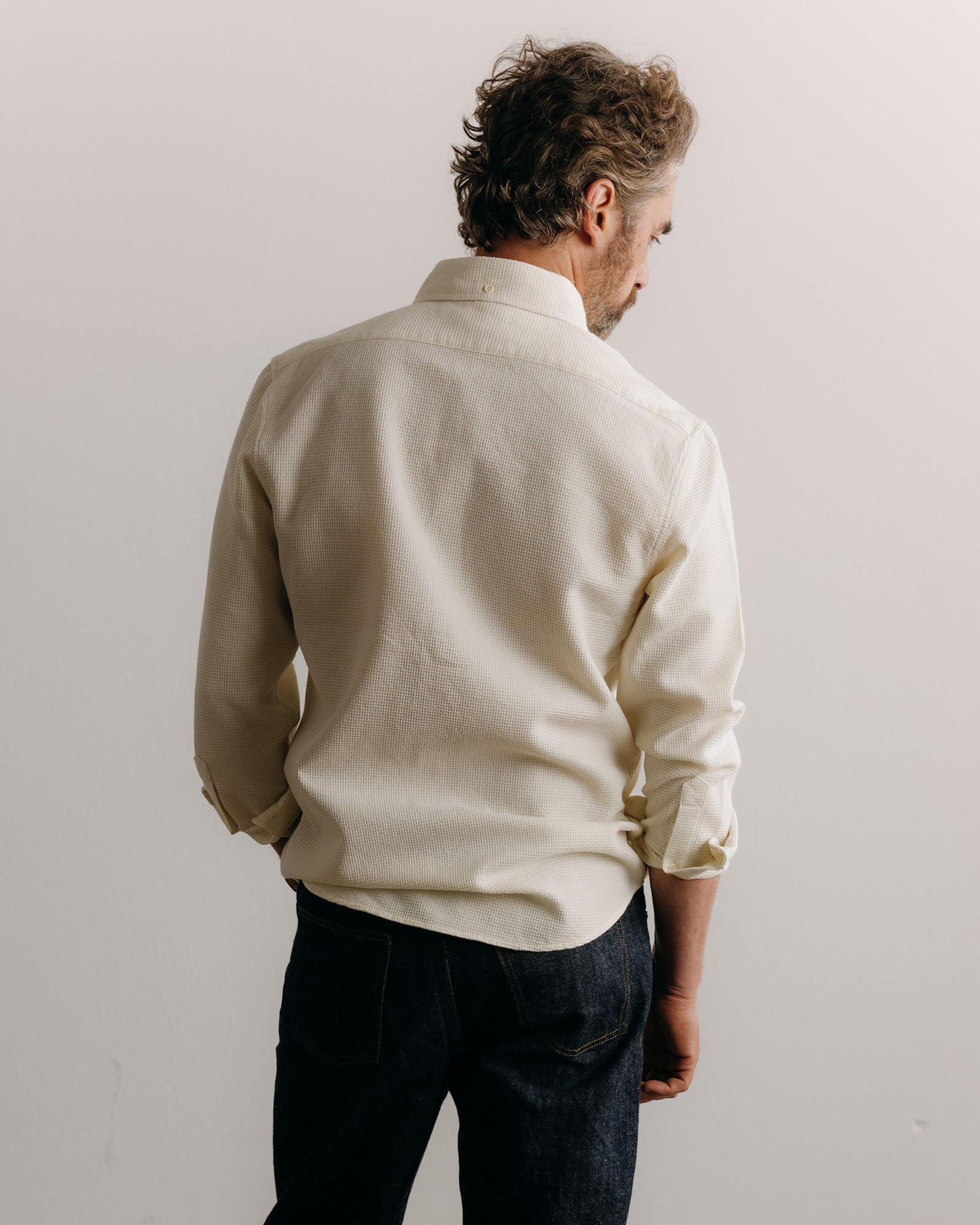 fit model showing off the back of The Jack in Vintage White Waffle, Wovens by Taylor Stitch