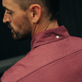 fit model showing the back of the button down collar on The Jack in Burgundy Oxford