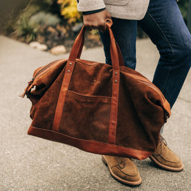 fit model carrying The Weekender Duffle in Chocolate Roughout