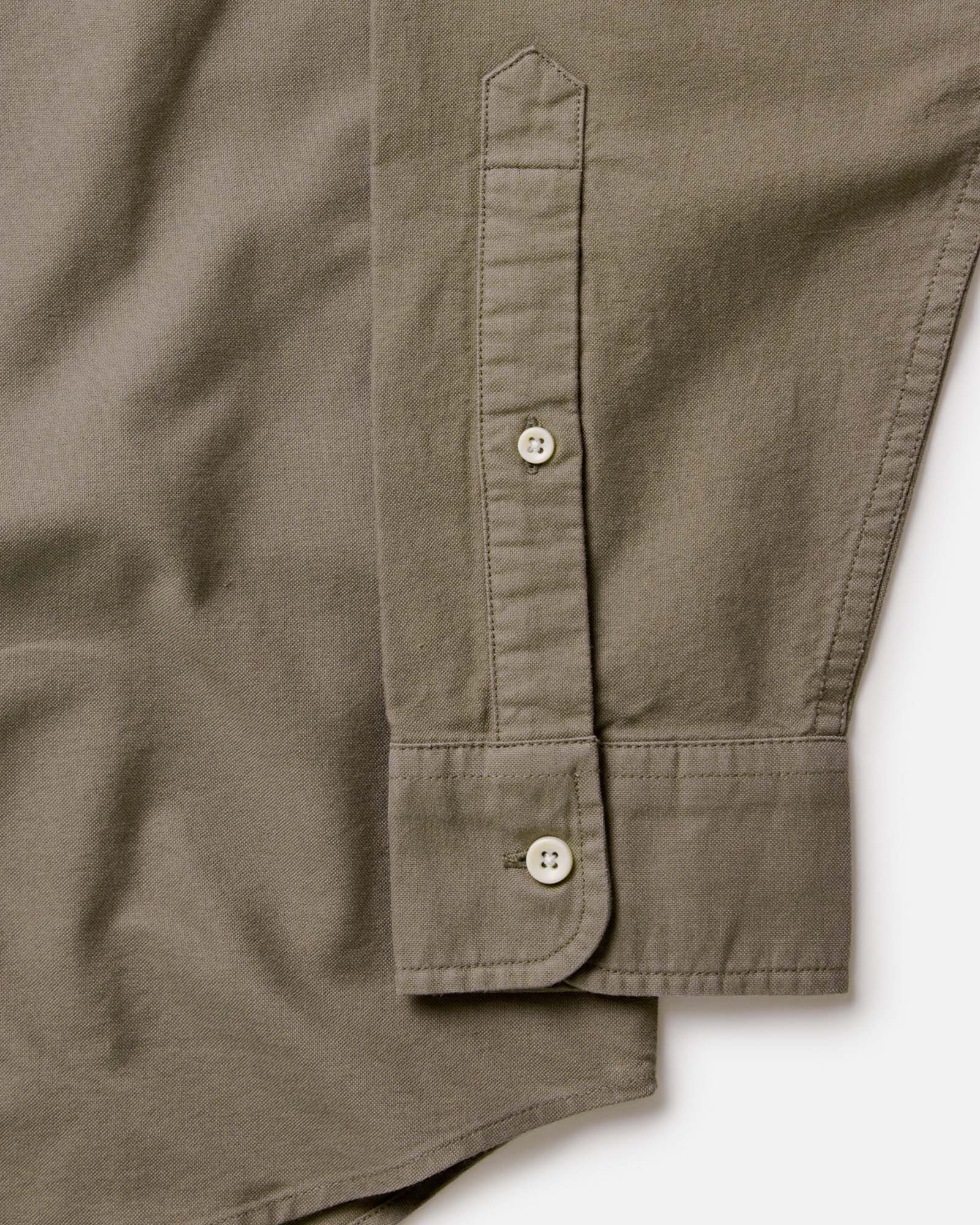 material shot of the buttons on The Jack in Smoked Olive Oxford, Wovens by Taylor Stitch