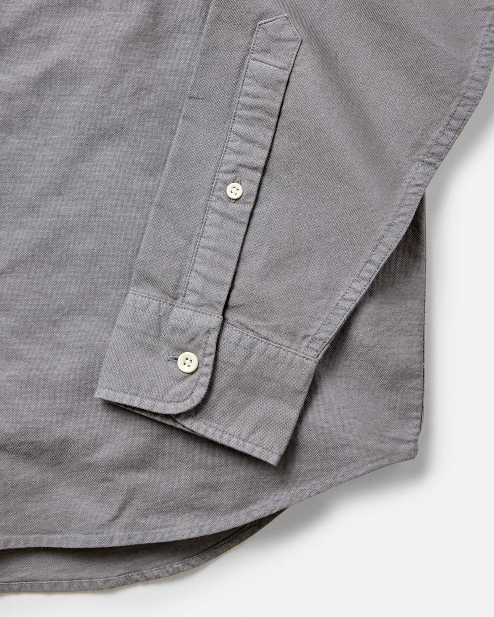 material shot of the butons on The Jack in Smoke Oxford, Wovens by Taylor Stitch