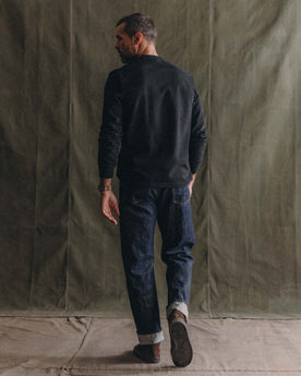 fit model walking wearing The Long Sleeve Shop Tee in Coal Twist, Knits by Taylor Stitch