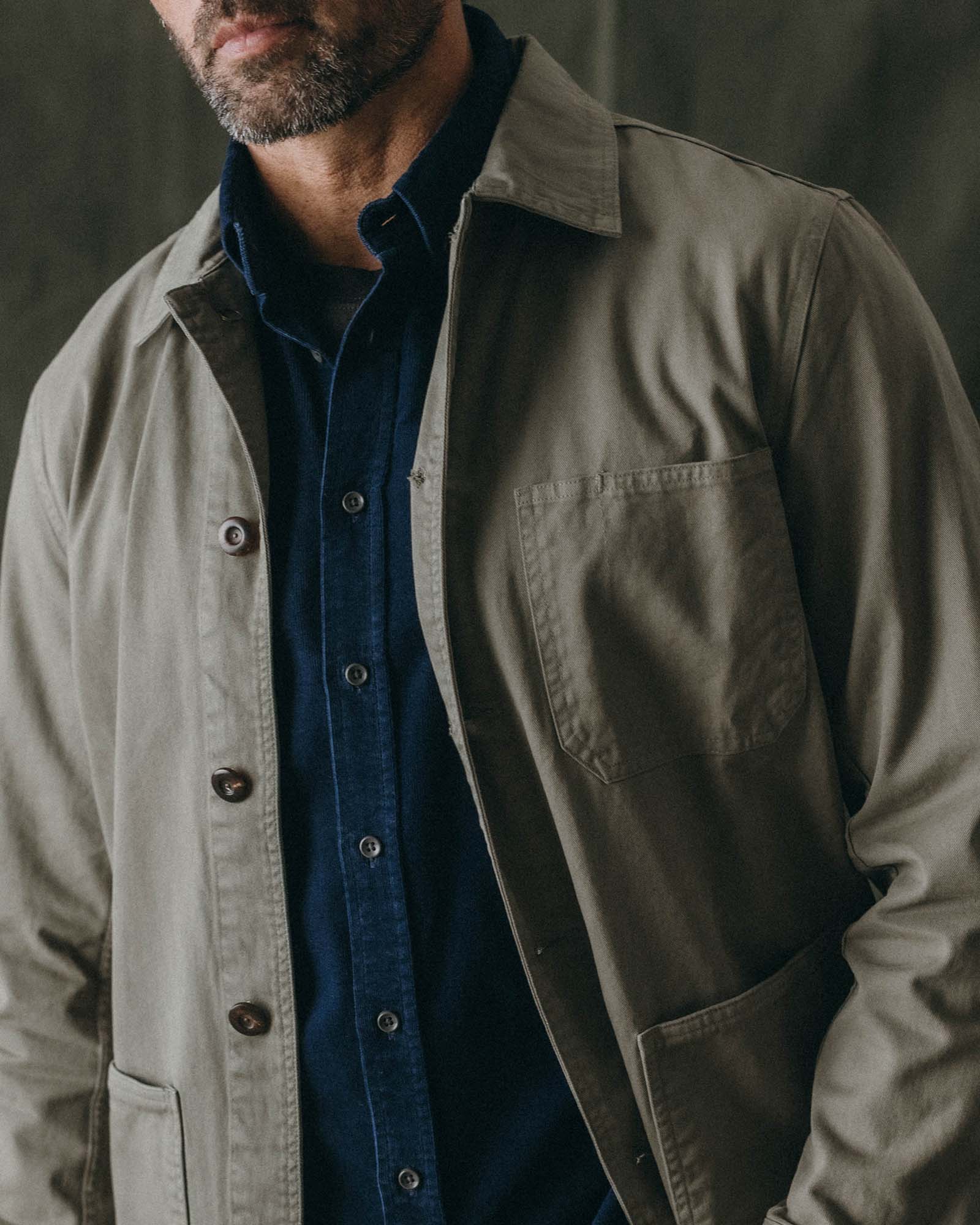 fit model showing off the back of The Ojai Jacket in Organic Smoked Olive Foundation Twill, Outerwear by Taylor Stitch