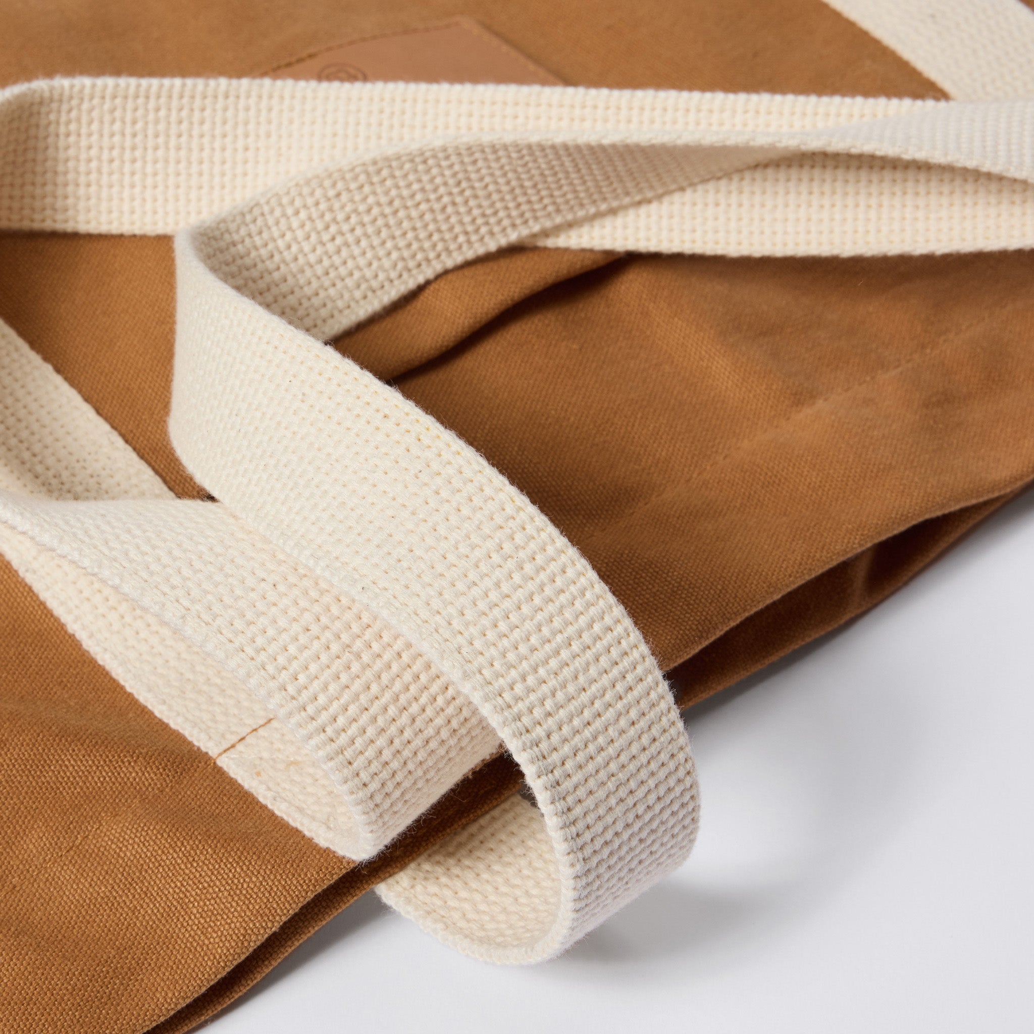 material shot of the handles on The Market Tote in Cedar Boss Duck, Accessories by Taylor Stitch