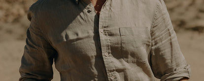 Model in The Short Sleeve Hawthorne Linen Shirt