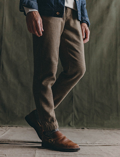 fit model showing off The Apres Pant in Cypress Sashiko, by Taylor Stitch