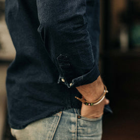 fit model showing the sleeves on The Jack in Indigo Oxford