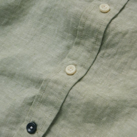 material shot of the buttons on The Short Sleeve California in Army Hemp