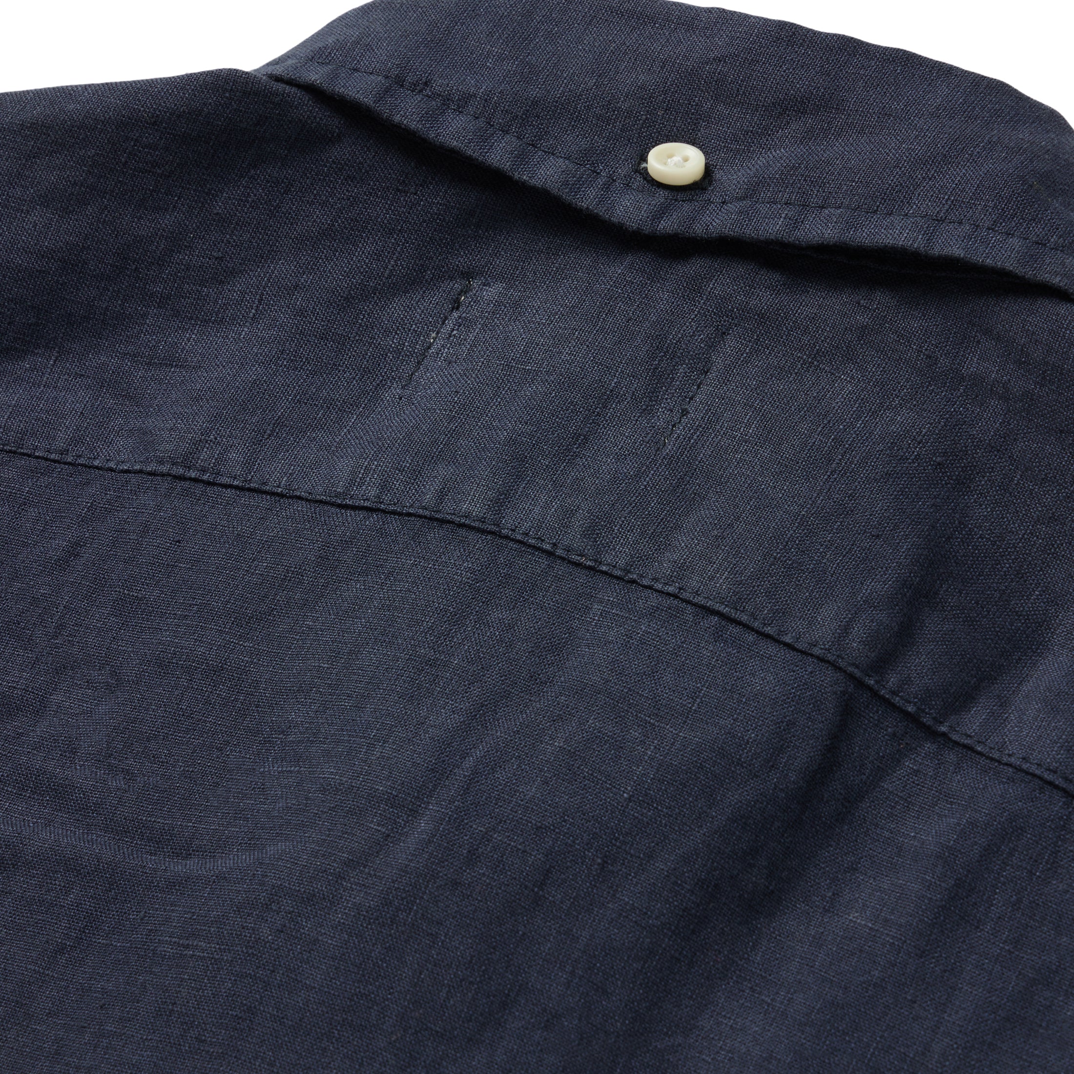 material shot of the rear collar button on The Jack in Navy Linen, Wovens by Taylor Stitch