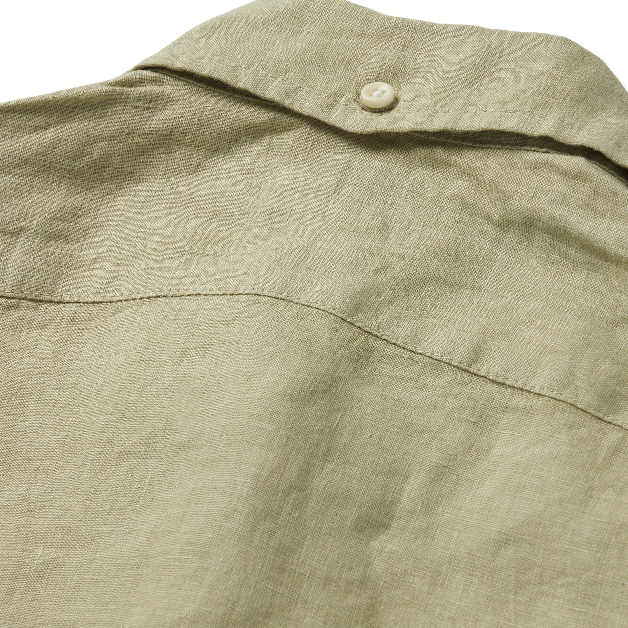 material shot of the rear collar button on The Jack in Sage Linen, Wovens by Taylor Stitch