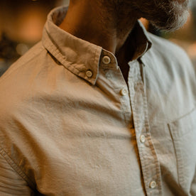 fit model showing a closeup of the collar of The Jack in Natural Oxford
