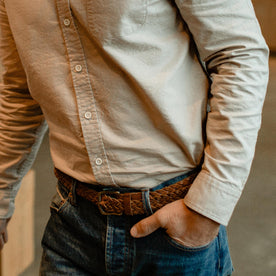 fit model with hand in pocket while wearing The Jack in Natural Oxford