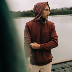 fit model rolling up sleeve of The Shackleton Hoodie in Russet