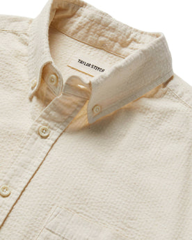 material shot of the collar and buttons of The Short Sleeve Jack in Natural Seersucker, Wovens by Taylor Stitch