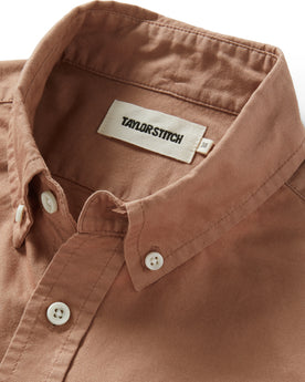 material shot of the collar on The Jack in Dried Acorn Oxford, Wovens by Taylor Stitch