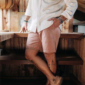 fit model wearing The Morse Short in Dried Acorn Slub