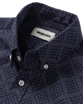 material shot of the collar on The Short Sleeve Jack in Navy Diamond, Wovens by Taylor Stitch