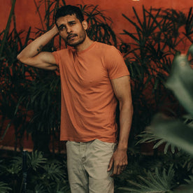fit model wearing The Cotton Hemp Tee in Sunburn, hand at side