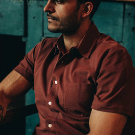 fit model wearing The Short Sleeve California in Rust Pique, sitting, chest crop