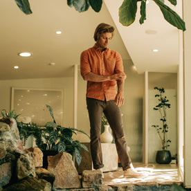 fit model adjusting the sleeves on The Jack in Apricot Linen
