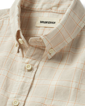 material shot of the collar on The Jack in Dune Plaid, Wovens by Taylor Stitch