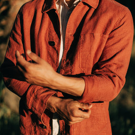 fit model rolling up the sleeves of The Ojai Jacket in Rust Hemp
