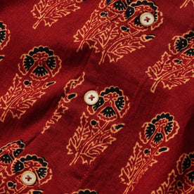 material shot of the buttons on The Short Sleeve Hawthorne in Rust Floral