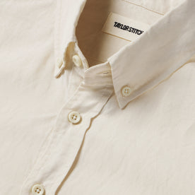 material shot of the collar on The Short Sleeve Jack in Natural and Espresso