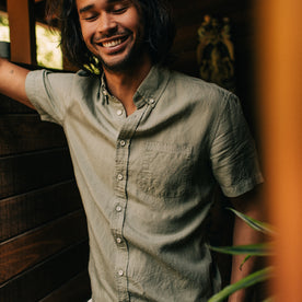 fit model showing the pocket of The Short Sleeve Jack in Sage and Natural