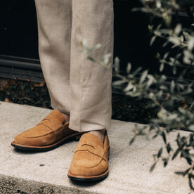 fit model wearing The Sheffield Trouser in Natural Linen and a pair of tan loafers