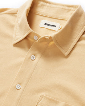 material shot of the collar on The Short Sleeve California in Oak Pique, Knits by Taylor Stitch